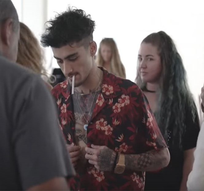— Prinde încă din primele momente cuţitul din mâna acesteia, folosindu-se de fapt de palma - 16 She tryna sugarcoat the taste