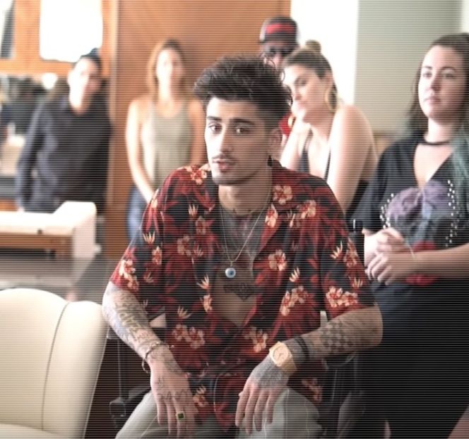 — I se depărtează una de cealaltă, profitând în acest fel de faptul că nu se afla privit de către - 16 She tryna sugarcoat the taste