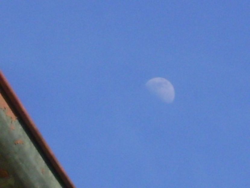 Luna in crestere in Balanta - Luna - Soarele si norii - 2