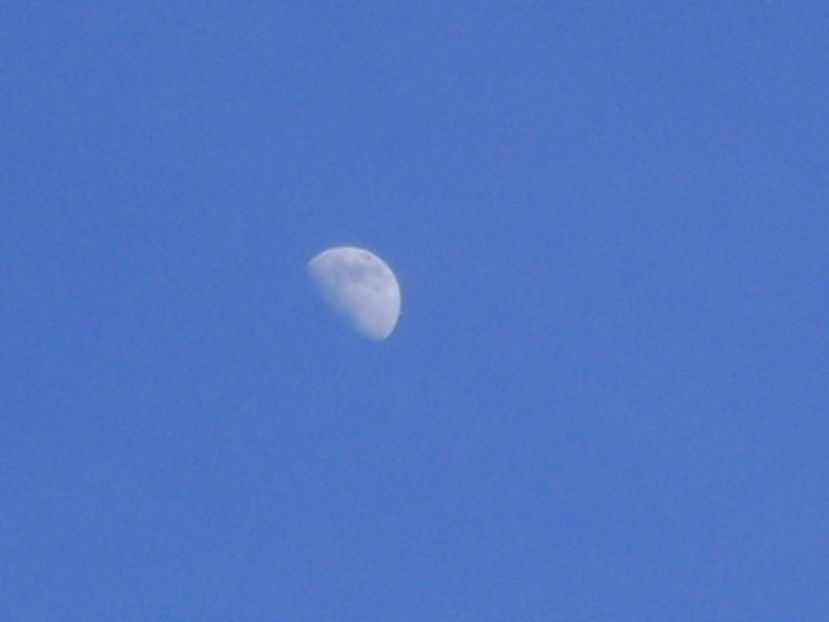 Luna in crestere in Balanta - Luna - Soarele si norii - 2