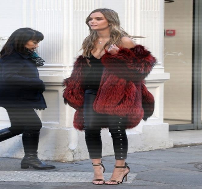 — Primă instanţă, sărutul ajunge întrerupt de propria-i gură, care, îi rămâne între-deschisă, - 16 She tryna sugarcoat the taste