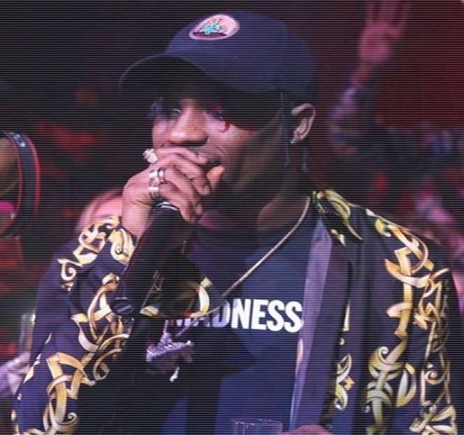 — Odată ce sesizează mişcarea braţelor ei, îşi împinge corpul în palme până ce formează - 16 She tryna sugarcoat the taste