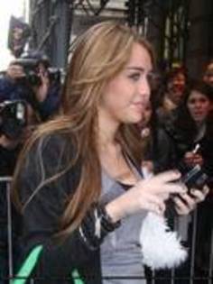 MUJKTTZVRJIOKCXJWOY[2] - miley poze rare