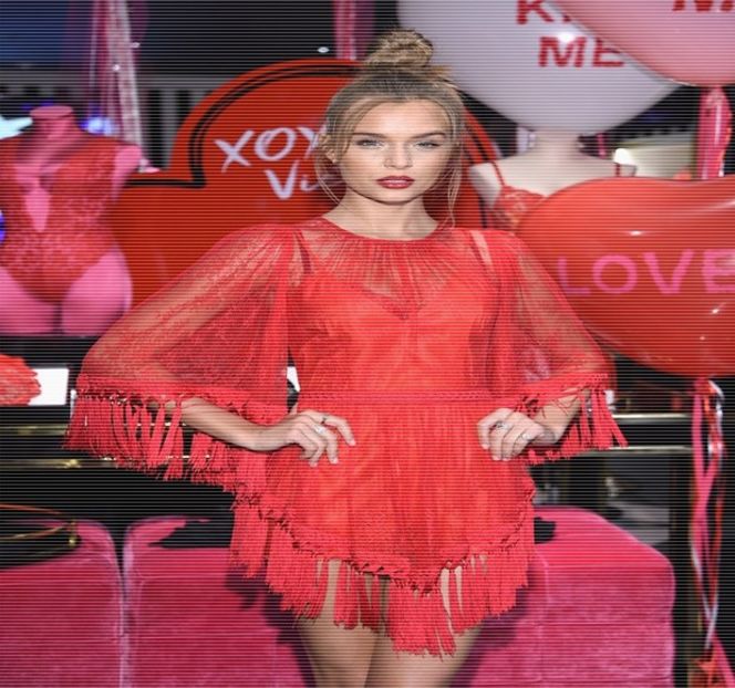 —  Procesul este întrerupt, ochii i se deschid, zărindu-l astfel pe individul în cauză întins - 16 She tryna sugarcoat the taste