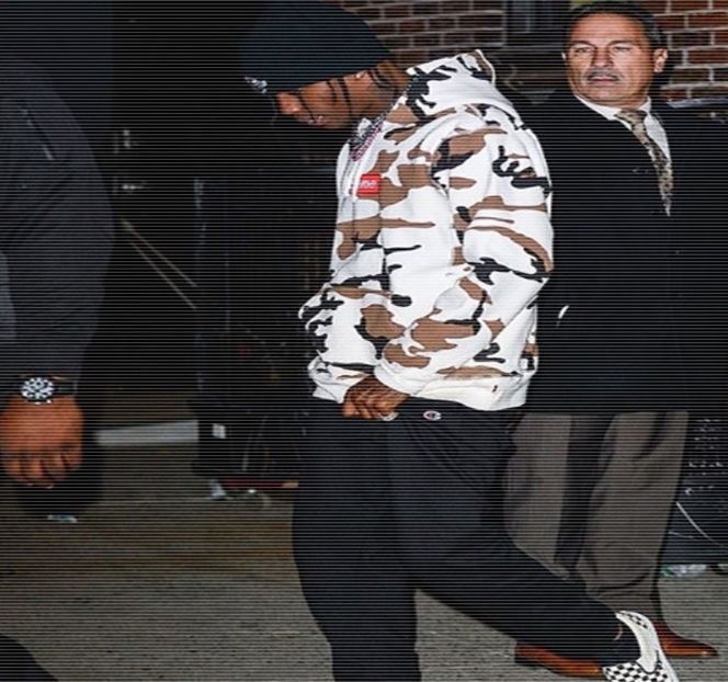 — În ciuda mişcărilor pe care şatena le produce apoi, punând bazele unei noi penetrări venită - 16 She tryna sugarcoat the taste