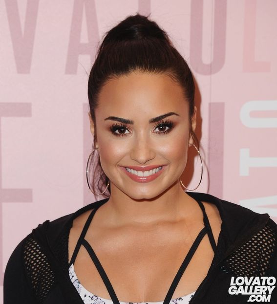  - DEMI LOVATO LA VISITS FABLETICS AT DEL AMO FASHION CENTER