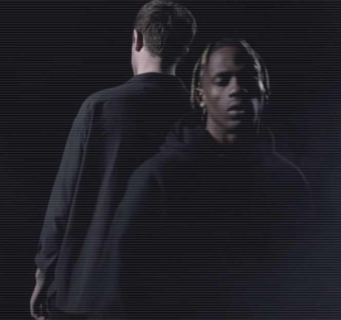 — Printr-o singură palmă retrasă de peste sânul ei, în saltea, pentru a produce ridicarea în - 16 She tryna sugarcoat the taste