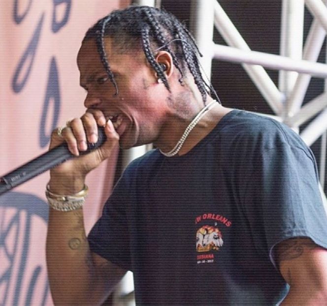 — Înainte ca mersul buzelor sale să continue cu zona de sub maxilarul ei, finalizând prin - 16 She tryna sugarcoat the taste