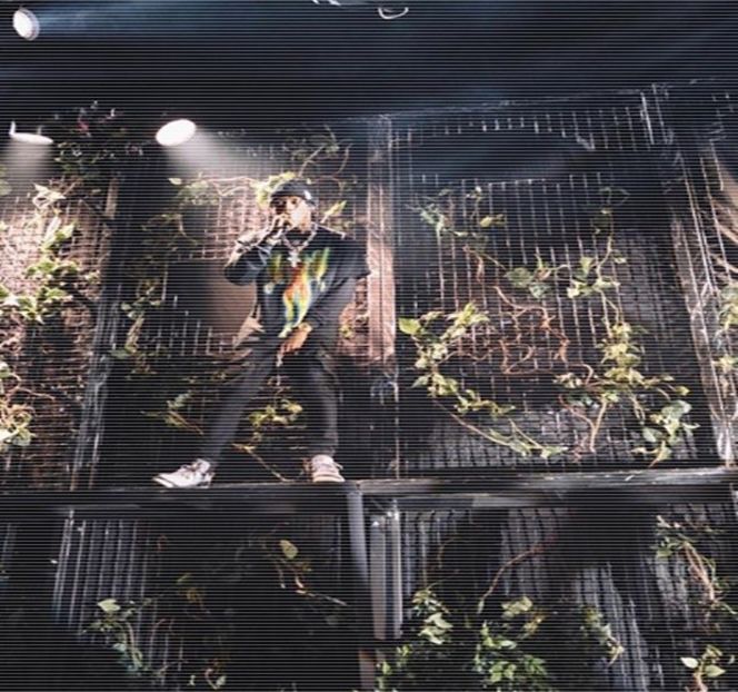 — În care palma lui coboară spre piciorul acesteia, începând astfel a și-o plimba lent de sus în - 16 She tryna sugarcoat the taste