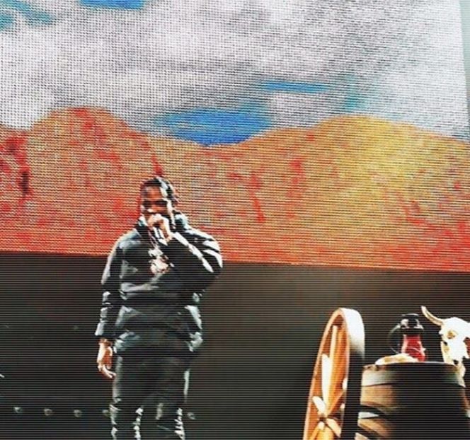 — După ureche câteva din firele de păr lejere. “Și eu simt aceleași lucru când sunt cu tine, - 16 She tryna sugarcoat the taste