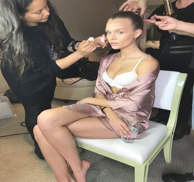 — Stării sare spirituale, dovada fiind şi gestul la care apelează: acela de a înghiţi uşor în - 16 She tryna sugarcoat the taste