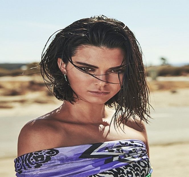 — S-ar putea spune că o surprinde, dată fiind poziţia în care aceasta se afla, în picioare, pe când - 16 She tryna sugarcoat the taste