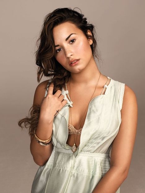  - DEMI LOVATO PHOTOSHOOTS 1
