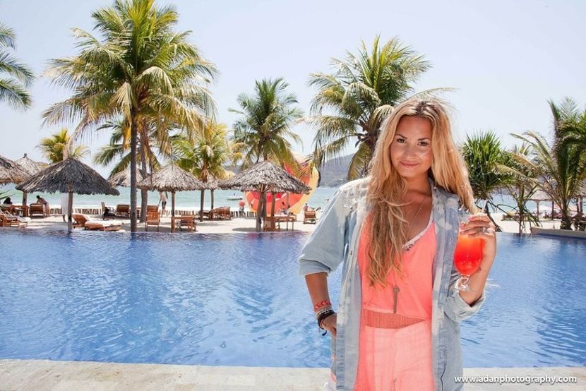 mexico-5 - DEMI LOVATO PHOTOSHOOTS 1
