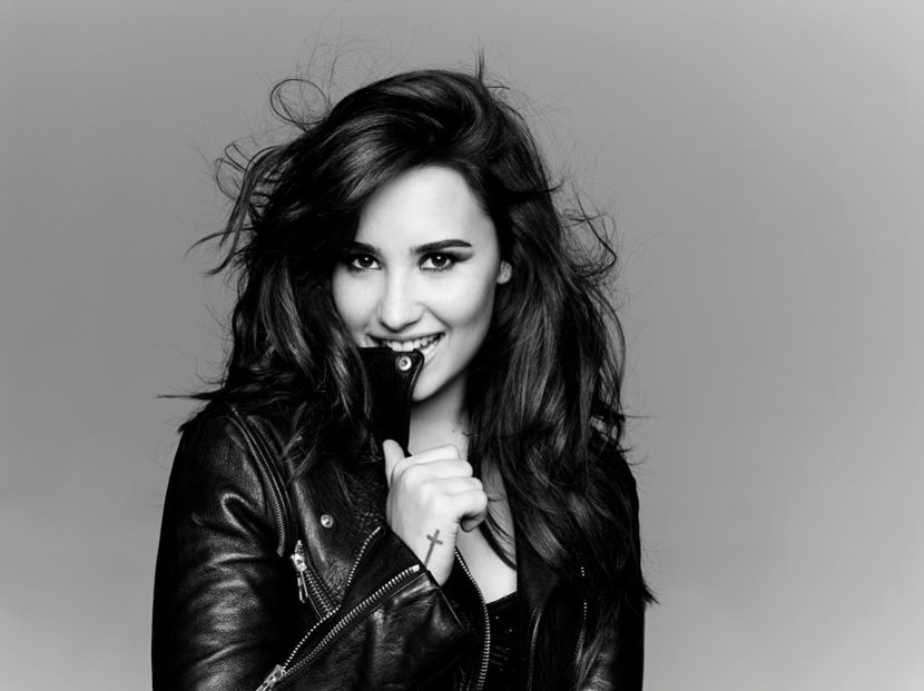 HQ004 - DEMI LOVATO PHOTOSHOOTS 2