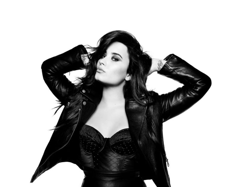 HQ003 - DEMI LOVATO PHOTOSHOOTS 2