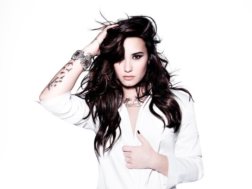 HQ005 - DEMI LOVATO PHOTOSHOOTS 2