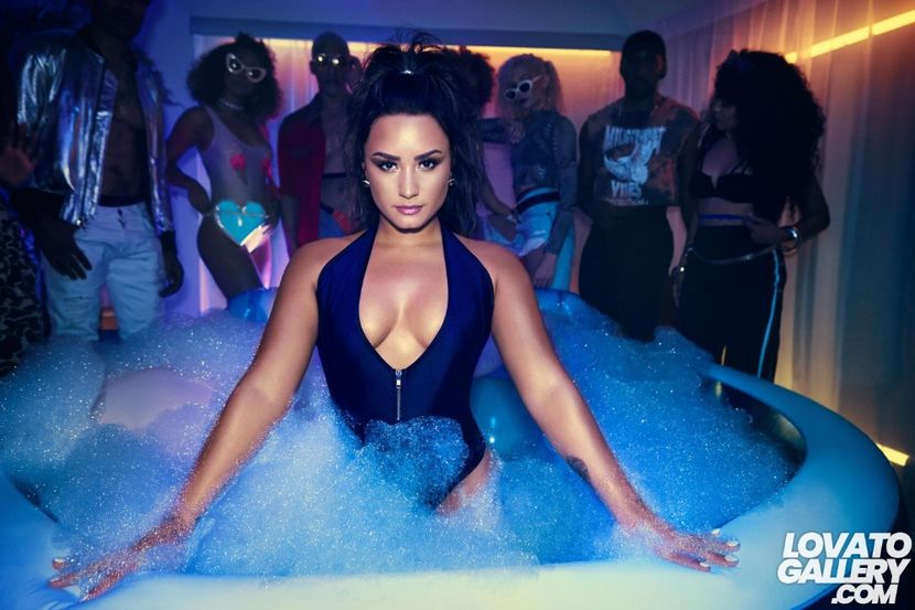  - DEMI LOVATO PHOTOSHOOTS 1