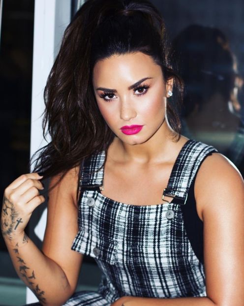  - DEMI LOVATO PHOTOSHOOTS 1