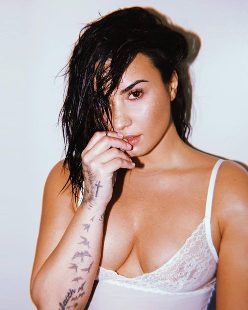  - DEMI LOVATO PHOTOSHOOTS 2