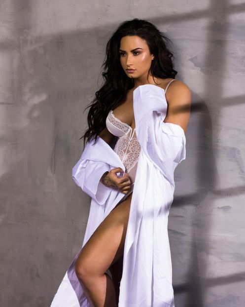  - DEMI LOVATO PHOTOSHOOTS 2