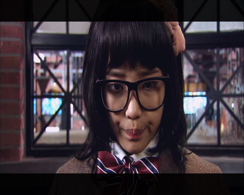 ― Hai! Fă-ți curaj! Oamenii nu te mănâncă..　▌Vorbește cu ea înseși. ▌ - Episode 02