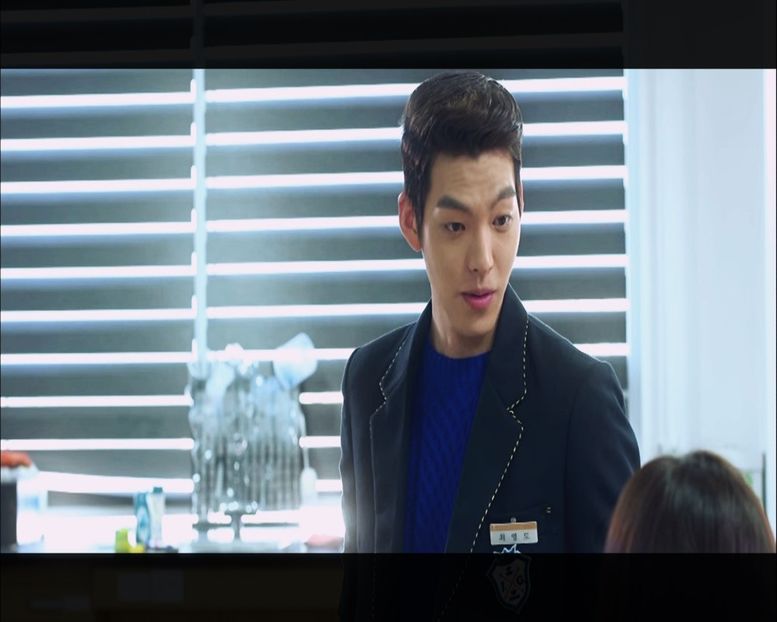 ▌Se uită la corpul ei. ▌　― Tu sigur ești fată? :-? - Episode 02