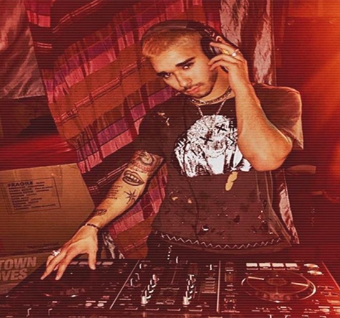 — Aşezat. Profitând de faptul că niciunul dintre ei nu inteţionase a continua jocul printr-un alt - 17 My eyes red but my brim low