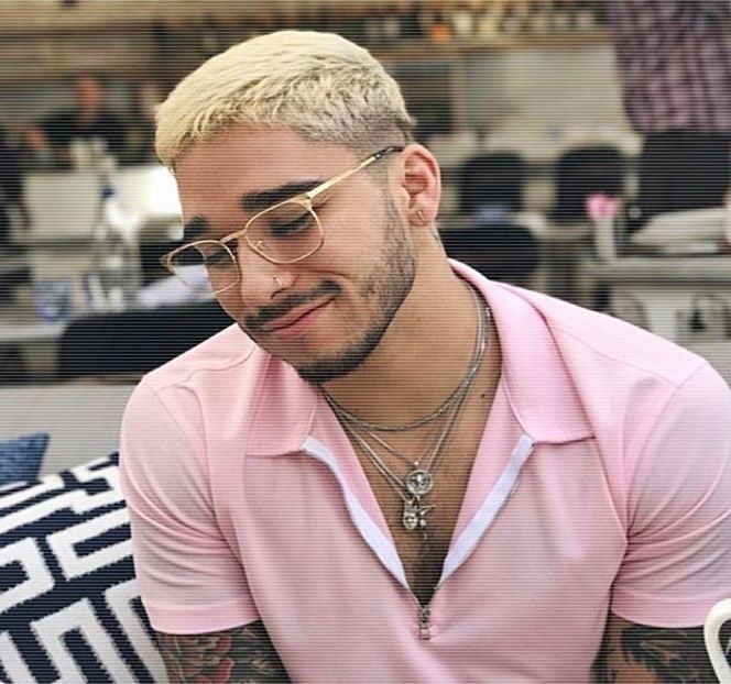 — Ţinând cont de faptul că participase în întregime de-a lungul jocului şi auzise fiecare replică - 17 My eyes red but my brim low