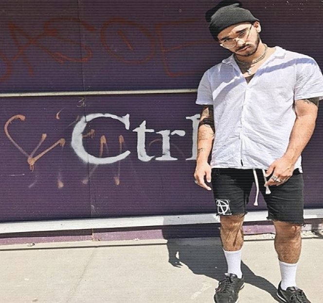 — Astfel pentru a reuşi captarea atenţiei acestuia. „Aici scrie cu totul altceva, frăţioare.” Contin - 17 My eyes red but my brim low