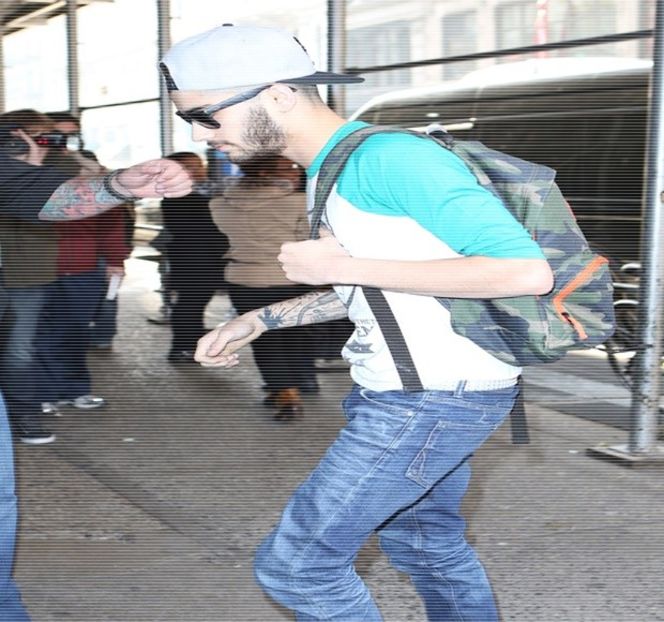 — Care totodată duce la aplecarea corpului său în faţă, până ce coatele şi le rezemă de - 17 My eyes red but my brim low