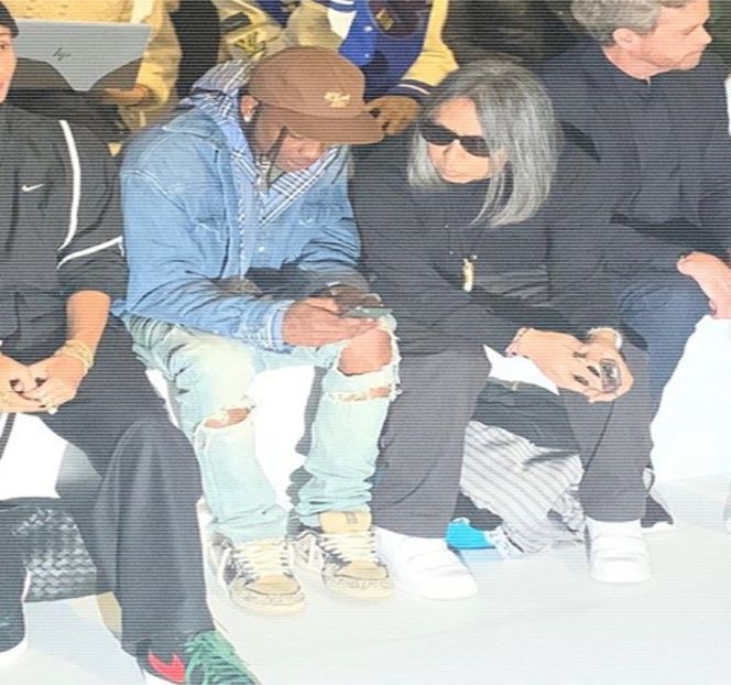 — Cu pierderea poziţiei confortabile anterioare, intervenind totodată vocal: „Nigga, watch - 17 My eyes red but my brim low