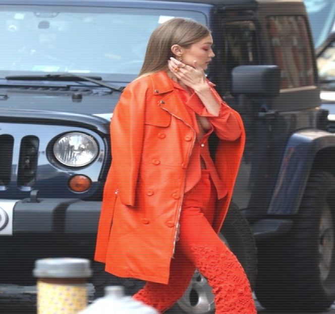 —  Abia cele din urmă vorbe ale acestuia obţinând o reacţie vocală, una întârziată ce-i drept. - 17 My eyes red but my brim low