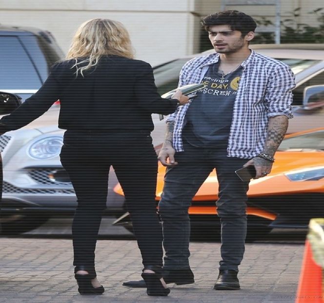 — Însemna totodată o inspirare adâncă a aerului. Cu fiecare secundă în parte ce trecea, reuşea - 17 My eyes red but my brim low