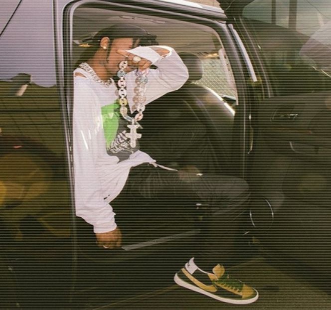 — Ştiu eu ce prostie. Ascultă-mă pe mine, niciun individ aflat în deplinătatea facultăţilor mintale - 17 My eyes red but my brim low