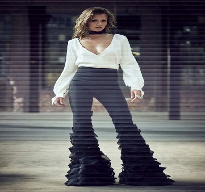 — Fixa din nou privirea. Ca urmare, schiţează un zâmbet slab, însă natural, în secundele - 17 My eyes red but my brim low