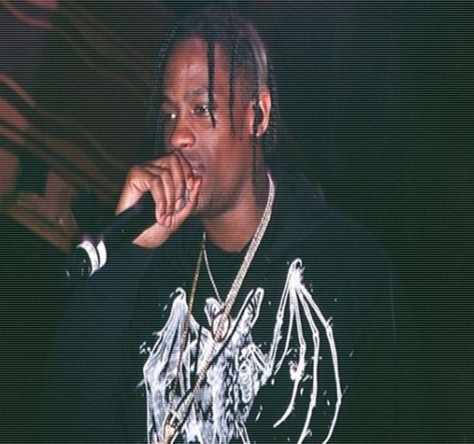 — În cele din urmă decide a tăcea. În schimb, cu ajutorul degetului poziţionat iarăşi sub bărbia - 17 My eyes red but my brim low