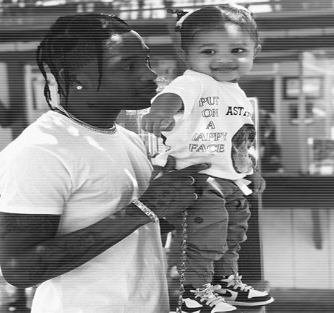 — Decide a-i oferi atenţia sa vizuală în continuare, chiar dacă între timp îşi retrage palma - 17 My eyes red but my brim low