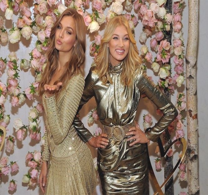 —  Rămaşi amândoi în aceeaşi poziţie, ochii îi cutreieră trăsăturile expuse de către profilul - 17 My eyes red but my brim low