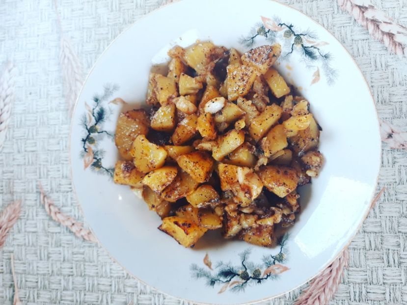 Cartofi la cuptor cu usturoi si marar - Retete 1