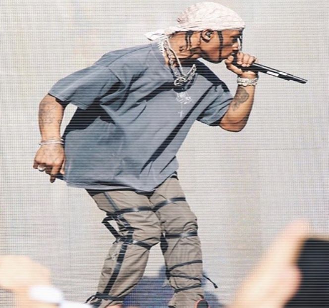 — Aflat în picioare îl ocoleşte, şi produce alţi câţiva paşi până ce pe neanunţate, îşi trânteşte - 17 My eyes red but my brim low