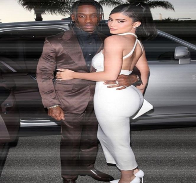 — Buzele i se lipesc între ele imediat ce-și finalizează ideea propriu-zisă, dar chiar și așa este - 17 My eyes red but my brim low