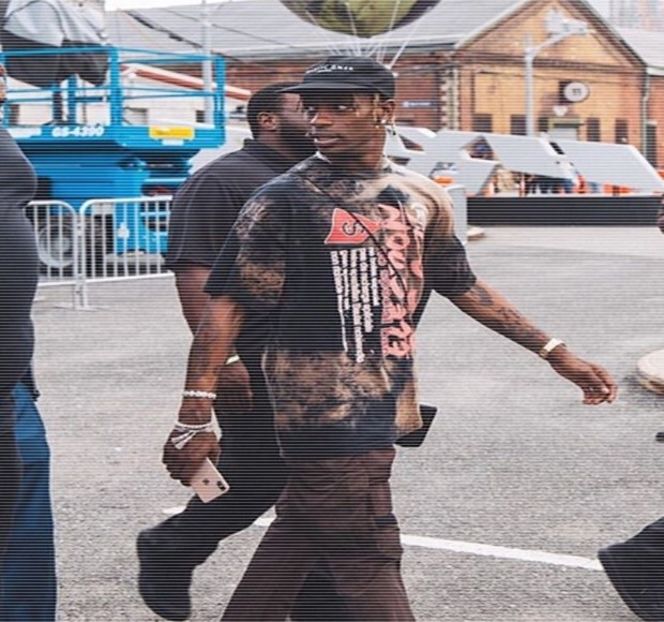 — Doar îi sărută acesteia buzele, ulterior, profitând de maniera prin care gurile lor decid a - 17 My eyes red but my brim low