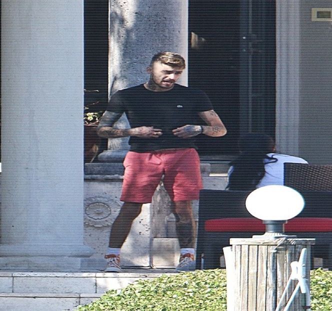 — Pentru a-și exprima în acea manieră finalele gânduri, tonalitatea sa crescând fără a ține - 17 My eyes red but my brim low