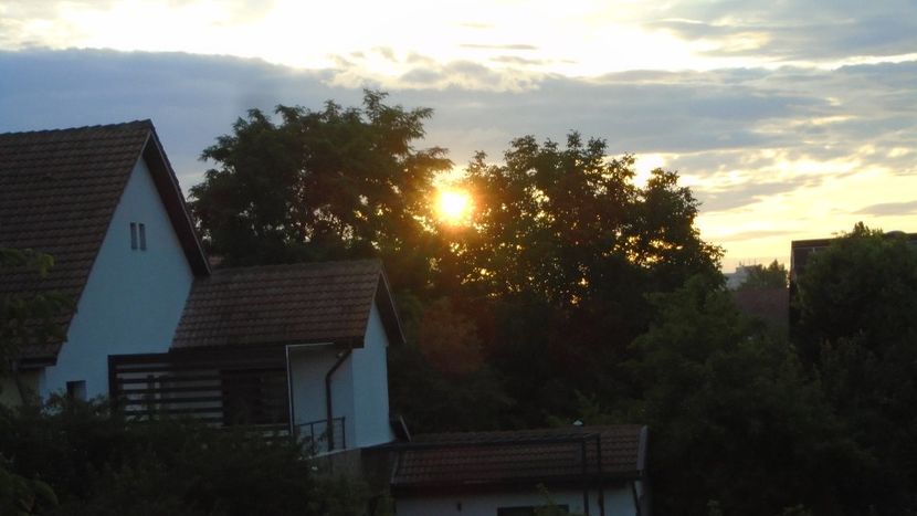 Solstițiul de vară - rasarit de soare - Luna - Soarele si norii - 2
