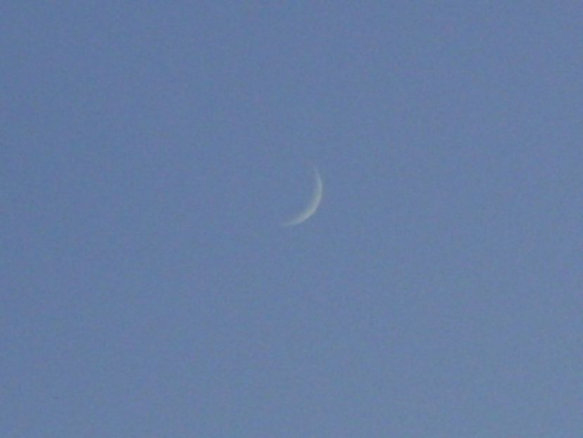 Luna noua in Leu - Luna - Soarele si norii - 2