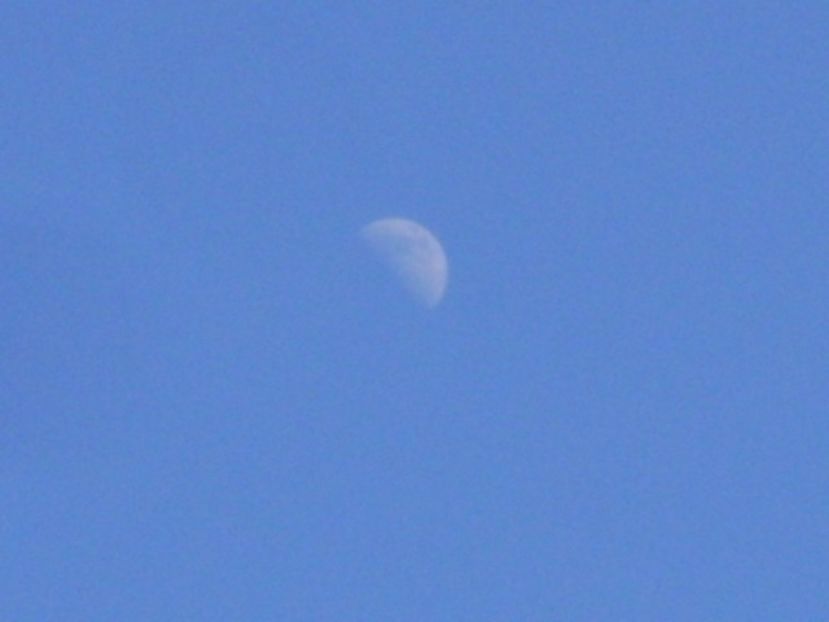 Luna in crestere in Balanta - Luna - Soarele si norii - 2