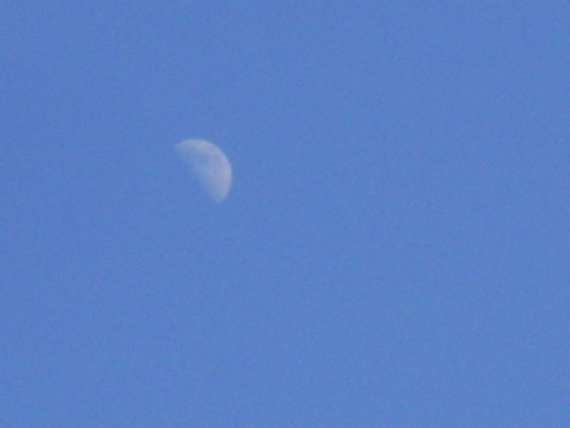 Luna in crestere in Balanta - Luna - Soarele si norii - 2