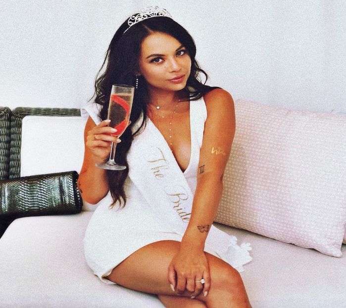 『Flames』got ⚘ Mona Vanderwaal ⚘ - 01 Mes chartreuses sapphires