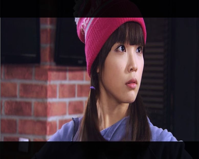 ▌Se uită la el. ▌　― Ya! Dă-te jos de pe Byki!　 ▌Se uită urât la el. ▌ - Episode 04